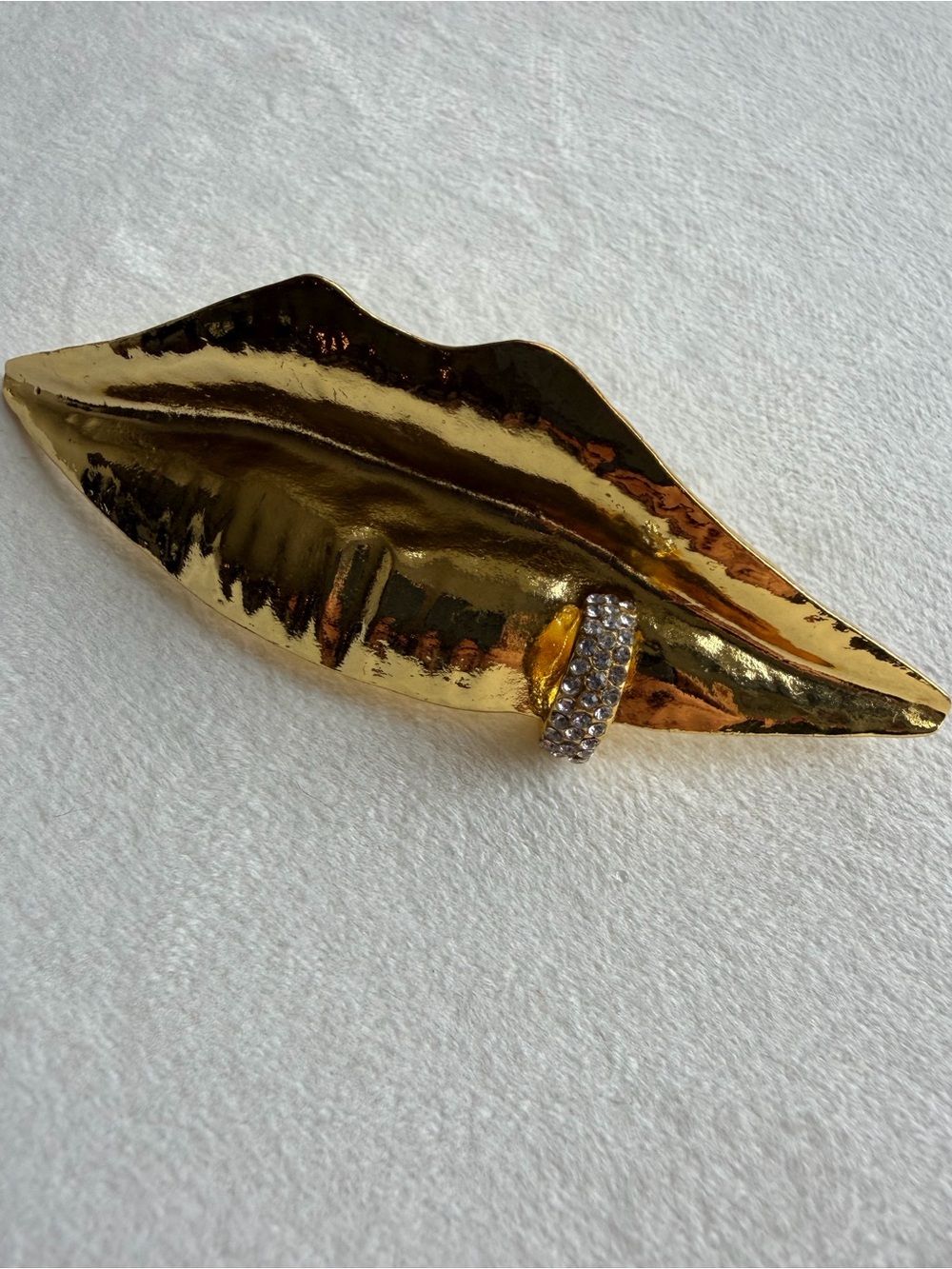 Gold Lip-Shaped Ring with Crystal Accent